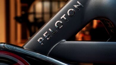 Peloton will replace its chief executive and cut about 2,800 jobs, the company said on Tuesday.