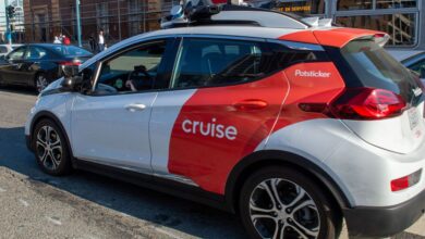 Here’s what happens when cops pull over a driverless Cruise vehicle